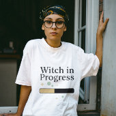 Heks in ontwikkeling tijdens Halloween Tri-Blend Shirt