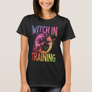 Heks in opleiding kleurrijke oktober Halloween bez T-shirt