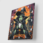 Heks met groene huid nippen thee op Halloween Vierkante Klok (Hoek)