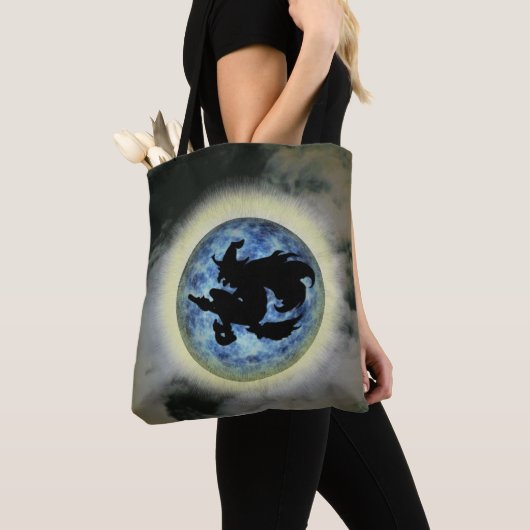 Heks op bezemsteel volle maan tote bag (Dichtbij)