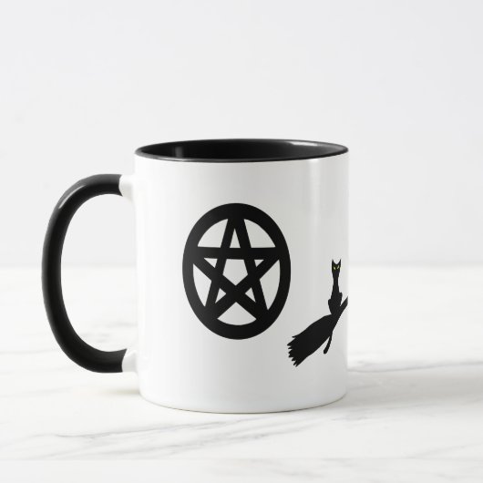 Heks op een bezem en pentakels mok (Links)
