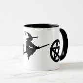 Heks op een bezem en pentakels mok (Voorkant rechts)