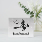 Heks op een bezem zilver grijs en zwart Halloween Briefkaart (Staand voorkant)