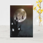 Heks vliegt over spookhuis Halloween Kaart (Gele Bloem)