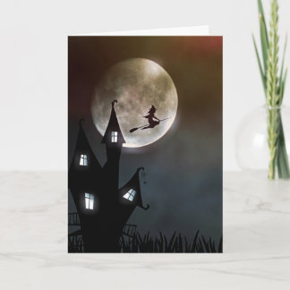 Heks vliegt over spookhuis Halloween Kaart