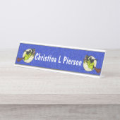 Heksen op bezems vliegen langs maan katten blauw bureau naambordje (Voorkant)