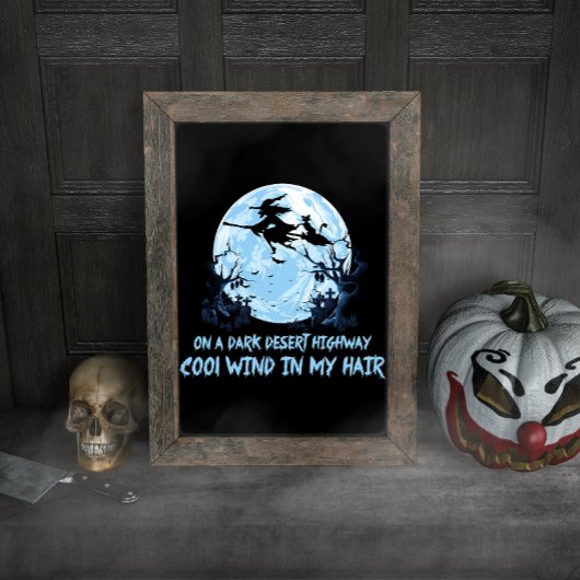 Heksen spelen op een donkere woestijnweg poster