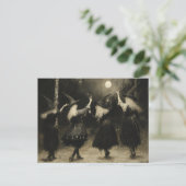 Heksen verzamelen zich in het maanverlichte bos briefkaart (Staand voorkant)