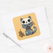 Heksenkat Voodoo-pop op geel Vierkante Sticker (Envelop)