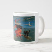 Heksenvliegen met zwarte kat op Halloween Night Grote Koffiekop (Voorkant rechts)