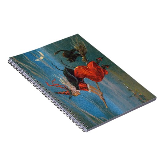 Heksenvliegen met zwarte kat op Halloween Night Notitieboek (Rechterzijde)