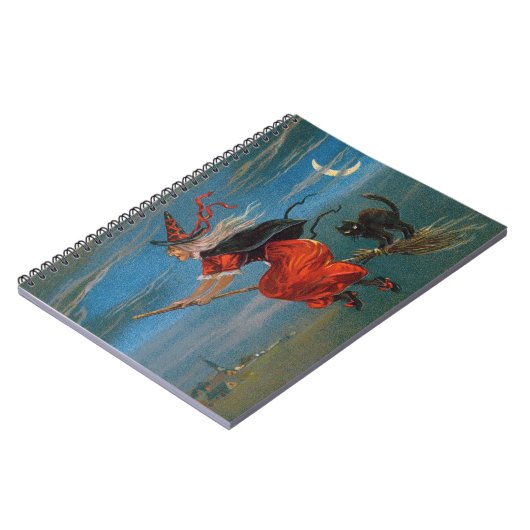 Heksenvliegen met zwarte kat op Halloween Night Notitieboek (Linkerzijde)