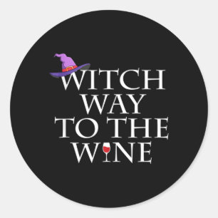 Heksenweg naar de wijnshirt, grappige Halloween-he Ronde Sticker