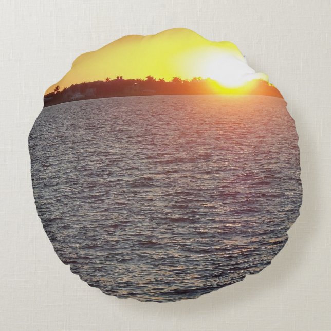 “Held in His Light – Sunset Comfort” Rond Kussen (Achterkant)