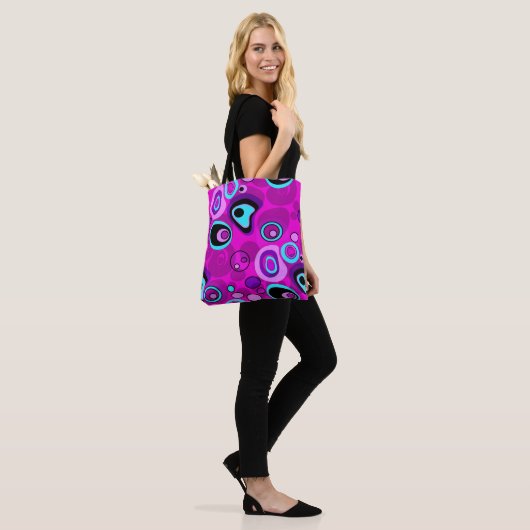 Helder, abstract, magenta tote bag (Op model)