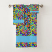 Helder bloemmotief paisley bad handdoek (Insitu)
