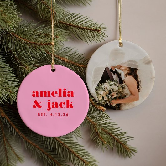 Helder Bold Roze en Rood Modern Monogram Huwelijk Keramisch Ornament