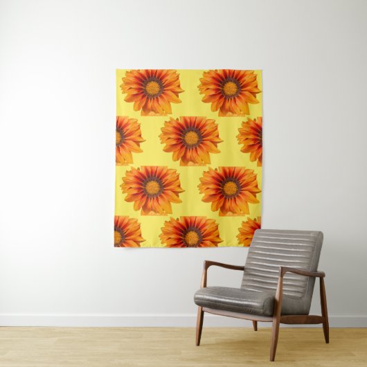 Helder geel-oranje verloop bloem uitsnijding wandkleed (In situ)