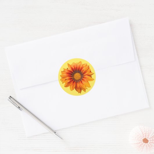 Helder geeloranje verloop bloem uitsnede ronde sticker (Envelop)