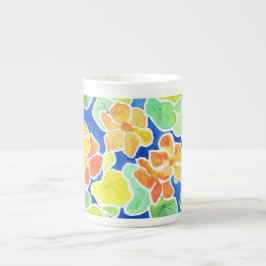 Helder gekleurde Nasturtiumbloemen op blauw Porselein Kop