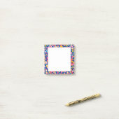 Helder geschilderd abstract vierkant patroon post-it® notes (Op bureau)