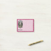 Helder N-mousserende lama in warmroze Post-it® Notes (Op bureau)