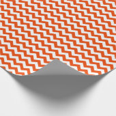 Helder Oranje en wit natriumChevron Cadeaupapier (Hoek)