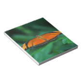 Helder Oranje en zwarte vlinder op leder Notitieblok (Schuin)