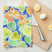 Helder Oranje, rood, geel Nasturtium op blauw Theedoek (Quarter Fold)