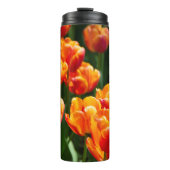 Helder oranje tulpen in het park    thermosbeker (Voorkant)
