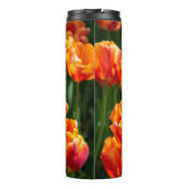 Helder oranje tulpen in het park    thermosbeker (Achterkant)