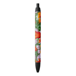 Helder oranje tulpen in het park zwarte inkt pen