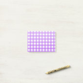 Helder paarse gingham post-it® notes (Op bureau)