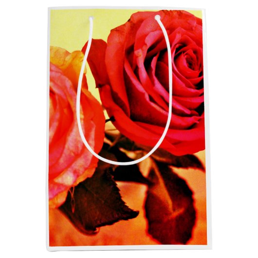 Helder Rode Rozen Medium Cadeauzakje (Voorkant)