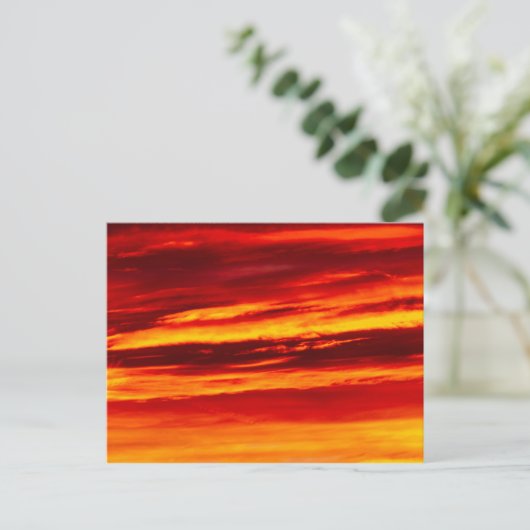 Helder rood zonsonderstel briefkaart (Staand voorkant)