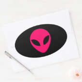 Helder roze buitenaards hoofd ovale sticker (Envelop)
