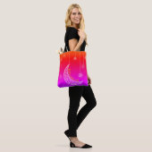 Helder roze en rood met sterren en maan tote bag (Op model)