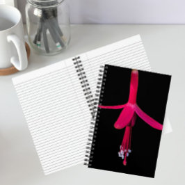Helder Roze Fuchsia Bloem op Zwart Notitieboek