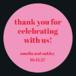 Helder Roze Rode Retro Custom Wedding Bedankt Ronde Sticker<br><div class="desc">Show uw waardering in stijl met deze moderne roze en rode bruiloft dank u stickers. Met gedurfde typografie en een trendy minimalistisch ontwerp zijn deze aangepaste stickers ideaal voor het verzegelen van enveloppen, het versieren van huwelijksgunsten of het toevoegen van een doordachte touch aan cadeauverpakkingen. Personaliseer ze met uw namen...</div>