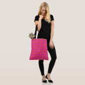 Helder Roze Sinaasappel en Paarse Controleer Patro Tote Bag (Op model)