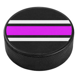 Helder roze wit Racing Stripes zwarte achtergrond Hockey Puck