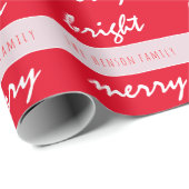 Helder vrolijk script Rood Kerstmis familienaam Cadeaupapier (Rol Hoek)