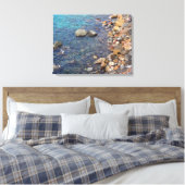 Helder water met kiezelstenen canvas afdruk (Insitu (Slaapkamer))