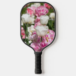 Helder witte en roze tulpen op een zonnige dag pickleball paddle