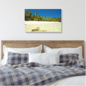 Helder zeewater op een tropisch strand canvas afdruk (Insitu (Slaapkamer))