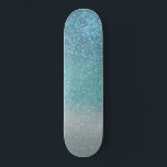 Helderblauw Blauwgroen reserveglitter ombre-gradië Persoonlijk Skateboard<br><div class="desc">Deze elegante, glamoureuze en chic print is perfect voor het trendy en stijlvolle meisje. Het is voorzien van een faux, lichtblauw, lichtblauw glitter in blauwgroen groen in pastelblauw drievoudig gradiëntformaat. Het is modern, , meisjes, uniek en cool. ***BELANGRIJKE NOTA VAN HET ONTWERP: Voor om het even welk verzoek van het...</div>
