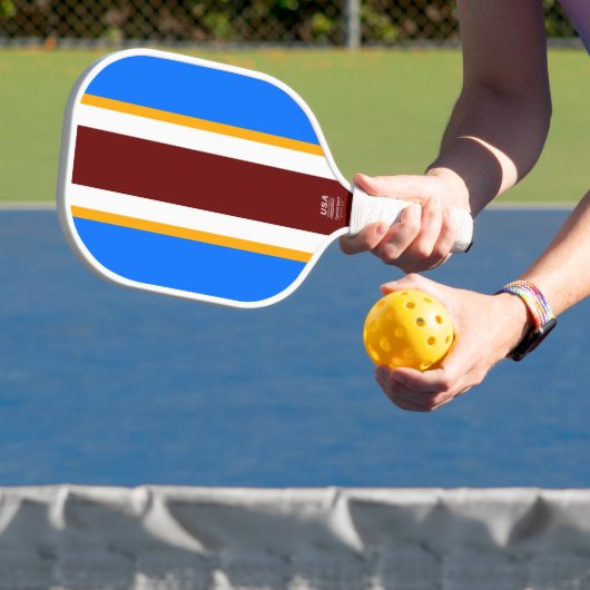 Helderblauw Donkerrood Geel Wit Racing Stripes Pickleball Paddle (Insitu)
