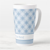 Helderblauw en winterwit Snowflake patroon Latte Mok (Rechterhoek)