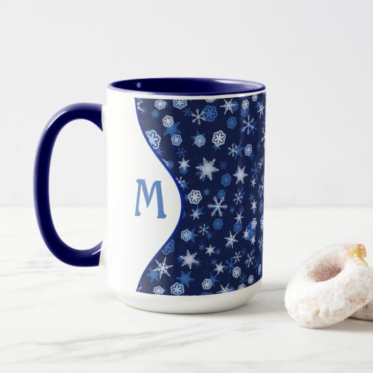 Helderblauw en winterwit Snowflake patroon Mok (Met donut)