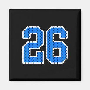 Helderblauwe sportieve shirt met nummer 26 magneet